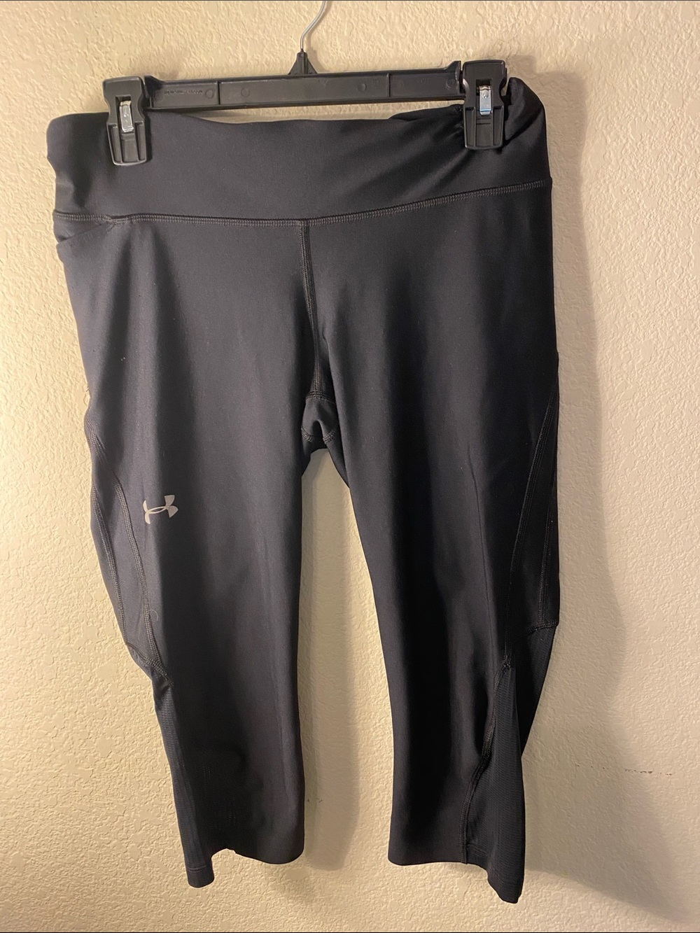Under Armour Black Cropped Leggings